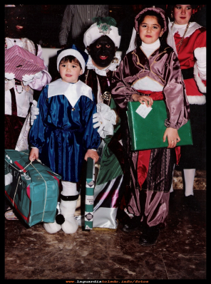 reyes magos
Jaime y Gema Cabiedas, recogiendo  un regalo  del Rey mago Baltasar. Un rey para ellos, muy,  muy, especial. Año 1988
Palabras clave: Jaime y Gema Rey mago Baltasar