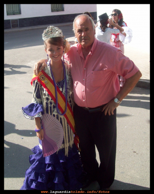 Nos vamos a los toros
Rosana, reina de las fiestas 2009, con su tío Pedro
Palabras clave: toros reina rosana pedro