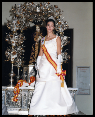 Susana Sánchez-Ruiz Serena, Reina de las fiestas 2000
Ofrenda de flores al Santo Niño, por la Reina de las fiestas año 2000, Susana Sánchez-Ruiz
Palabras clave: reina fiestas 2000 susana