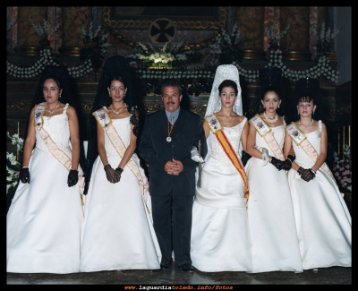 Mantenedor, Reina y Damas 2000
De izquierda a derecha: Diana, Teresa, Lorenzo, Susana, Teresa y Rosa
FIESTAS, CELEBRACIONES Y TRADICIONES: < Fiestas patronales 2000
Palabras clave: reina y damas 2000