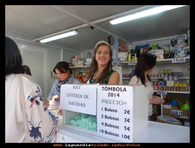 Tómbola
Laura Pérez dama de honor, vendiendo boletos en la tómbola parroquial (26-9-2014)
Palabras clave: Laura Pérez dama de honor tómbola