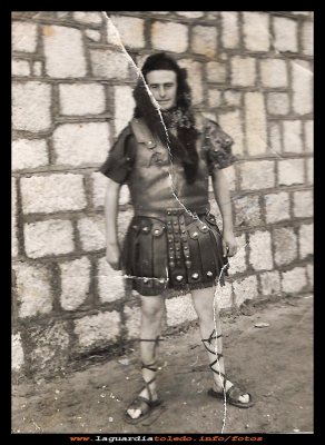 Rodando "Espartaco"
Vicente Mascaraque estando en la mili, tuvo que hacer de figurante en la película Espartaco año 1959.     
Palabras clave: Vicente Mascaraque película Espartaco 