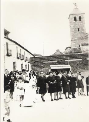 años 70 boda de Manoli y Tomas
depues de la ceremonia en la plaza
