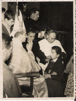 confirmacion de Margari Morales
año 57, su madrina fue Dña. Mari la mujer de D. Fausto el medico del pueblo 
