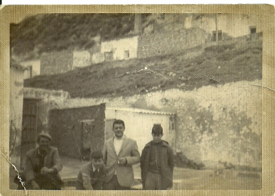 Majá de Julio y Aquilino Tacero con su padre y el tio Esteban "el tate"
EL CURSO DE LA VIDA: Las Familias
