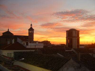  Un atardecer en La Guardia 22 de octubre 2007
vista de la iglesia y del deposito desde una terraza de un guardiolo
