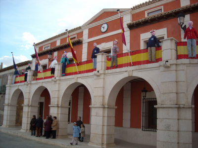 24 de marzo de 2008. Los peleles preparados antes del manteo
Palabras clave: manteo