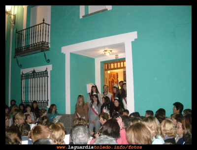 1 de Mayo de 2010. Cantando los mayos a la Reina.
Palabras clave: mayos 2010