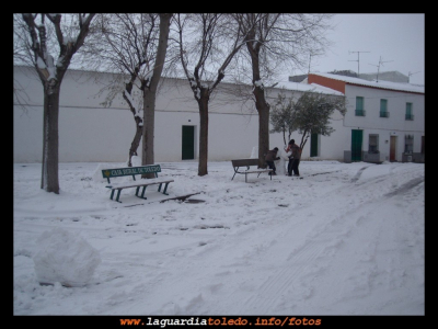 Nevada, 10 de enreo de 2010
Plazuela de San Miguel, los niños se divierten con la nieve.
EL CURSO DEL AÑO: El invierno
Palabras clave: nieve 2010