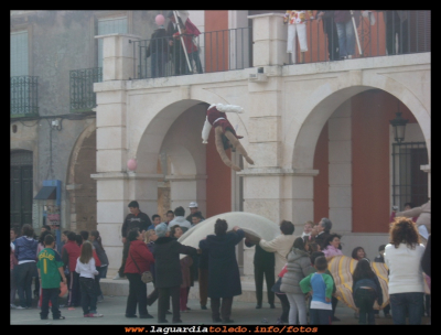Manteo de peleles. 5 de abril de 2010
Palabras clave: Manteo de peleles