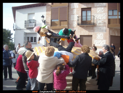 Manteo de peleles. 5 de abril de 2010
Palabras clave: Manteo de peleles