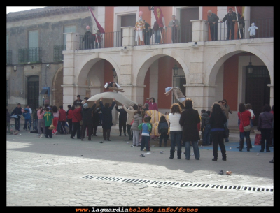 Manteo de peleles. 5 de abril de 2010
Palabras clave: Manteo de peleles