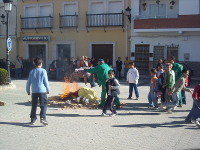 Quema de los peleles. 13 de abril de 2009
Palabras clave: manteo peleles