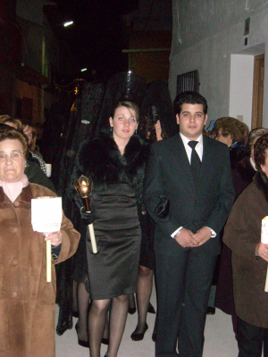 Reina y Mantenedor 2007 , Procesión Viernes Santo , 21 de marzo 2008
Por primera vez el mantenedor Moises Roman, acompaña a la reina  Marisol en la procesion del Viernes Santo. 
Palabras clave: semana santa