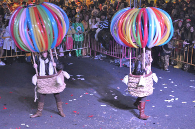 Los Globos
Primer premio de la categoría individual en el concurso de carnaval del sábado 16-2-13 por la noche en el pabellón
Palabras clave: globos