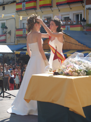 Reina 06 Irene Nuño Jimenez coronando a la Reina de las fiestas 07 MªSol Rama Sanchez
Palabras clave: mrn