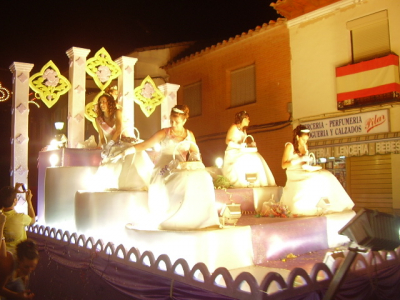 reina y damas 2007 en el desfile nocturno
Palabras clave: mrn