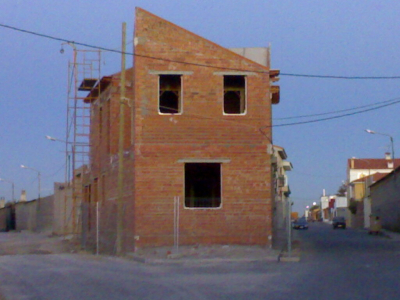Casa con ojos y boquita.
A que parece que te quiere decir algo
