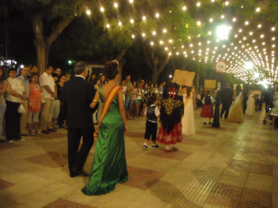 Elección Reina de la Mancha
Rosana Mascaraque con Tomás Tacero en el desfie por las calles de Miguel Esteban.
