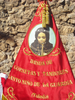 La nueva bandera de la banda de tambores y cornetas.
