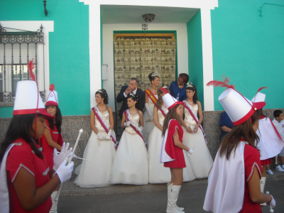 24 de Septiembre de 2010
La banda de Cornetas y Tambores y las Majorettes tocan y bailan para la Corte de 2009.
