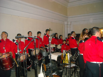 Tocando en el coro de la Iglesia
