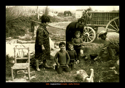 1960 Familia de "Los Facundos" de merienda.
Palabras clave: 1960 Familia de "Los Facundos" de merienda.