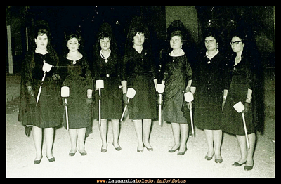 Manolas en Viernes Santo de 1964
Esperanza, MªCarmen, Pilar, Angelita, Angelines, Tere y Nieves

Palabras clave: manolas viernes santo