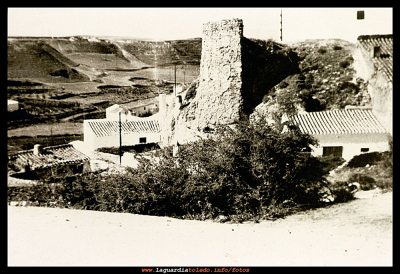 1960. Vistas del torreón del Castillo que hubo en La Guardia
LOS ESCENARIOS DE LA VIDA: Edificios. Otros edificios
Palabras clave: castillo torreon