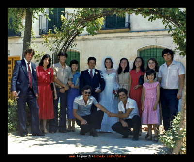1970 Boda en La Guardia fotografía en La Glorieta despúes de la ceremonia.
Palabras clave: 1970 Boda en La Guardia fotografía en La Glorieta despúes de la ceremonia.