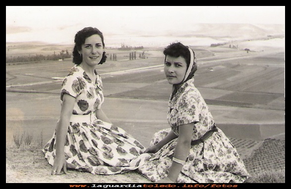 27 de Septiembre del 1958. Boni y Amada Mora posando en el cerro detrás de la ermita del Santo Niño.

Palabras clave: Vistas desde el cerro