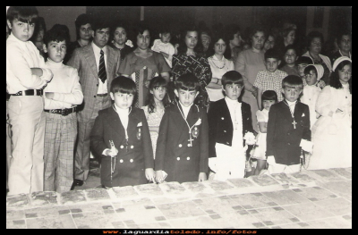 1ª comunión
1ª comunión de, Juan Carlos  Mascaraque y  Juan José  Nuño, año 1974.
Los dos primeros niños, empezando por la izquierda.

Palabras clave: Comunión