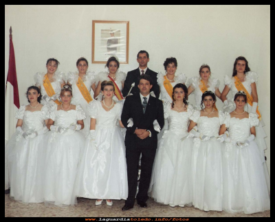  24 del 9 de 1992
Reinas, damas y mantenedores, 24 de septiembre del 1992.
Salientes, Maite Galán, Gema, Isabel Largo, Francisco Santiago, Isabel Vidal, Esther Tacero y Eva Santiago.
 Entrantes, Fátima Cabiedas, Charo, Silvia Guzmán, Bascuñana, Rosa Mari Hijosa, Sandra Martínez y Gema Campaya   
FIESTAS, CELEBRACIONES Y TRADICIONES: fiestas patronales 1992

Palabras clave: Reinas, damas y mantenedores, 24 de septiembre del 1992.
