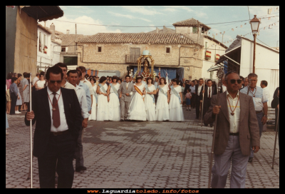 25 sep 1984
Procesión del  Santo Niño a su paso por la plaza Mayor, 25 de Septiembre del 1984.
FIESTA, CELEBRACIONES Y TRADICIONES: Fiestas patronales 1984
Palabras clave: Procesión del  Santo Niño