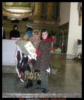 Ana
Ana Nuño, recogiendo un regalo, de  manos del rey Gaspar, año  2009
FIESTAS, CELEBRACIONES Y TRADICIONES: Las Navidades
Palabras clave: Ana regalo rey Gaspar