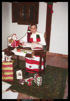Ayudante de Papa Noel
Los ayudantes de Papá Noel, sin tregua ni descanso, todos los días del año trabajando, para  que todos los niños del mundo, tengan su regalo en Navidad.

Palabras clave: Los ayudantes de Papá Noel