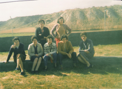 Domingo de resurrección
Despues de la comida, haciendo hora para merendar,en una tarde cálida de primavera año 1984.

Palabras clave: Domingo de resurrección