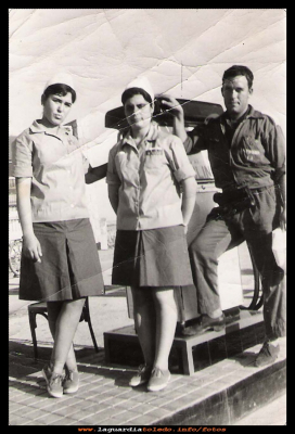 El Llano
Marisa y Anuncia  junto a Ángel de  (Tembleque) en la  estación de servicio “El Llano”  año 1965. 

Palabras clave: estación de servicio