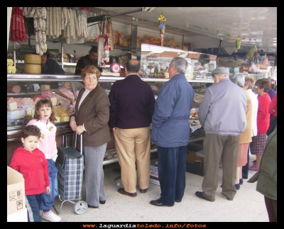 El martes
Martes 30 de Marzo del 2010. Hace un año que se traslado el rastrillo de la plaza, al barrio de las casitas.

Palabras clave: El martes barrio de las casitas.