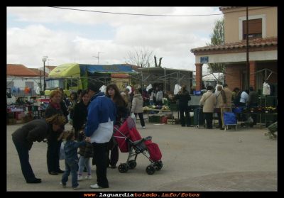  El martes
  Martes 30 de Marzo del 2010. Hace un año que se traslado el rastrillo de la plaza, al barrio de las casitas. En esta nueva ubicación hay más espacio.

Palabras clave:  El martes  barrio de las casitas