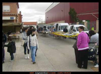  El martes
  Martes 30 de Marzo del 2010. Hace un año que se traslado el rastrillo de la plaza, al barrio de las casitas. En esta nueva ubicación hay más espacio, la gente puede andar holgadamente.
Palabras clave:  El martes  barrio de las casitas