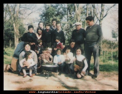Familia Campaya
 La familia Campaya, de comida en el campo, Emilia, Gema, Félix, Juanvi, Ana Isabel, Miguel, Geles, Pili, Rafa, Ceci, Luisa,  Ana Mari, Mª Asunción, Jesús, José, Paulino, Julio y Vicente. Año 1979
EL CURSO DE LA VIDA: Las Familias
Palabras clave: familia Campaya