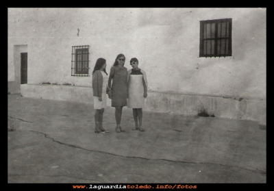 Inés y Matilde
Inés (la carnicera) Matilde (cepa) con una amiga, en el Sto Niño. Año 1968.
Palabras clave: El Sto Niño. Año 1968.