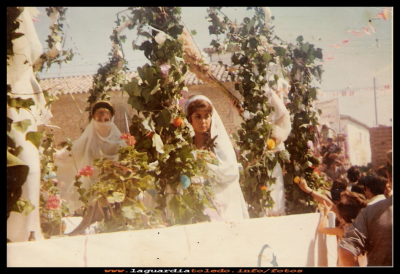 La primera esposa y la favorita
Fiestas patronales 1970, Ina y Tere, en el primer desfile de carrozas que hubo en La Guardia. (Esta carroza fue la ganadora del 1ª premio)

Palabras clave: Primer desfile de carrozas