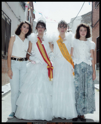 Las Amigas
Alicia Morales, Isabel Largo (reina) Esther Tacero (dama) y Mª Eugenia Ruíz
durante las fiestas de 1991

Palabras clave: fiestas 1991