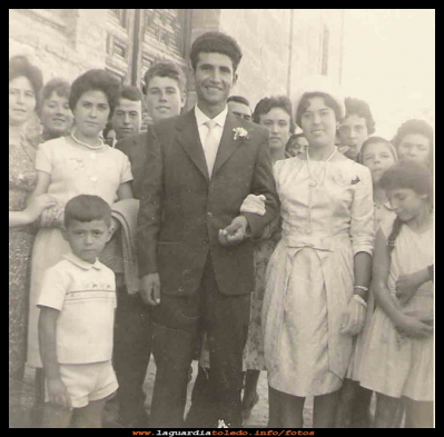 Padrinos
Angel Orgaz y Concha Pelaez, padrinos de boda de Inocente Orgaz y Polo Orgaz, en el año 1961.

Palabras clave: Padrinos de boda