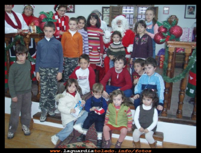 Papá Noel
niños posando con Papá Noel. La guardia 19 de Diciembre 2009
FIESTAS CELEBRACIONES Y TRADICIONES: Las navidades
Palabras clave: niños con Papá Noel