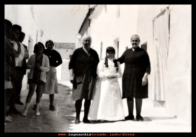  Primera Comunion
Comunión de Gema Largo. Año 1973.
En la foto, Gema con sus abuelas Eustaquia Tacero  y Micaela Huerta.

Palabras clave: Comunión de Gema Largo. Año 1973.