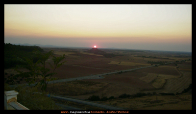 Puesta de Sol I.
Puesta de sol del Otoño, vista desde la punta del Paseo del Norte (17-10-2011)
EL CURSO DEL AÑO: El otoño
Palabras clave: Puesta de sol del Otoño
