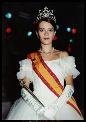 Reina de las fiestas 1999
Mª de los Ángeles Mascaraque Mascaraque, reina de las fiestas patronales del año 1999.

Palabras clave: Reina de las fiestas